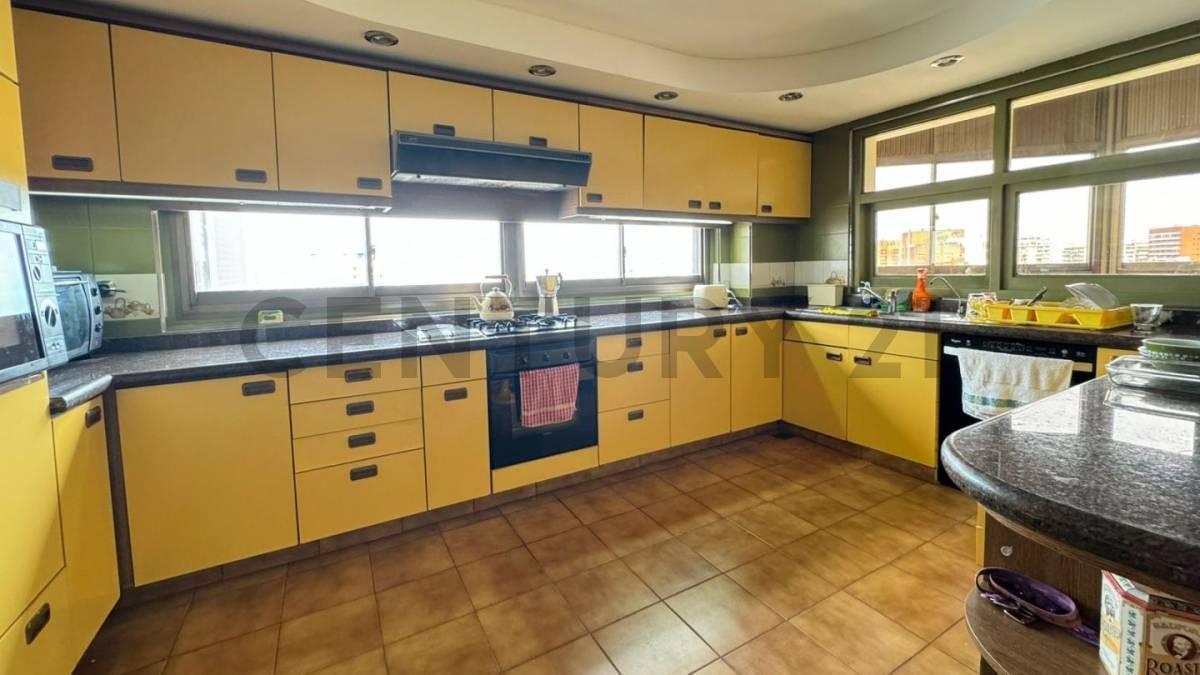 Excelente Piso 5 Ambientes + 2 Cochera Vista Panoramica Belg 3