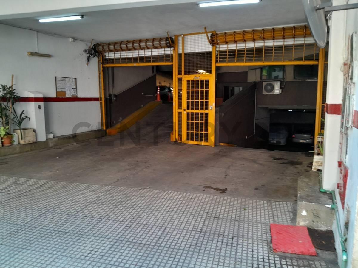 VENTA 2 (DOS) COCHERAS DOBLES CUBIERTAS - ESPACIO PARA 4 (CUATRO) EN EXCELENTE UBICACION