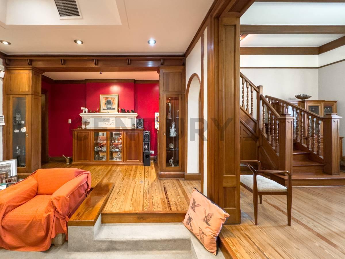 Venta Casa de 6 Ambientes en Colegiales Estilo Inglés Sobre Lote Propio 2