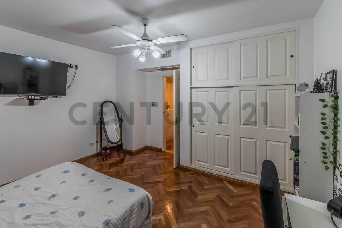 Venta Triplex 4 Ambientes con Patio Parrilla y Terraza en Parque Patricios 2