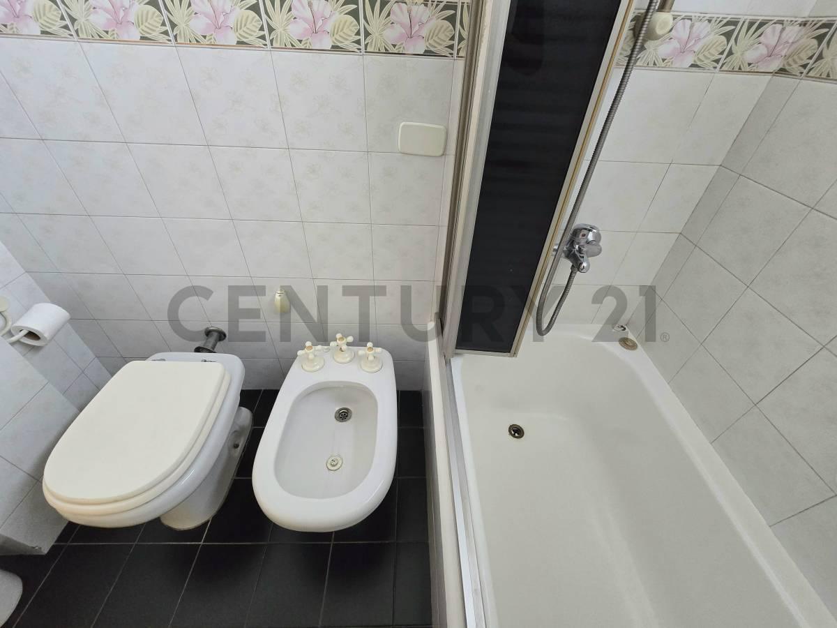 Venta Dtpo de 4 Amb C/cochera y Dependencia en Caballito 4