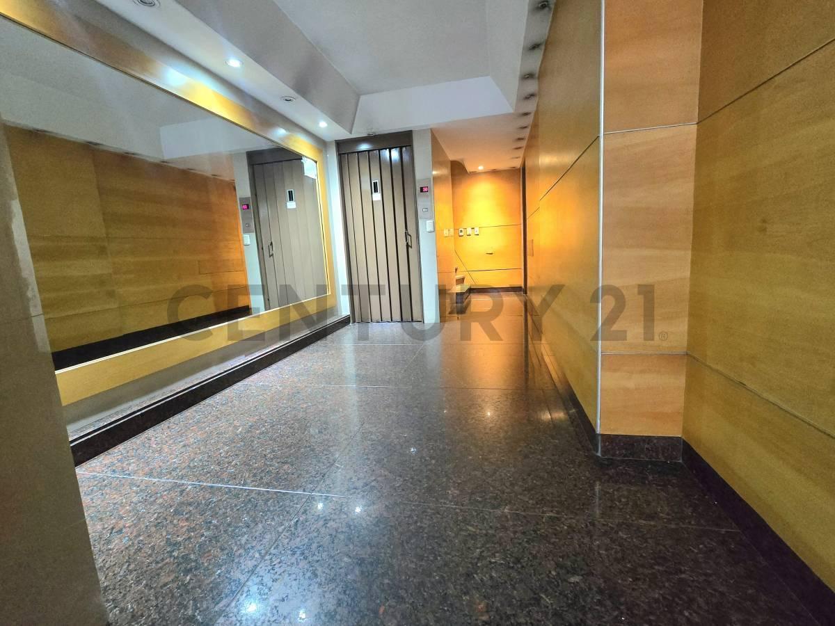 Venta Dtpo de 4 Amb C/cochera y Dependencia en Caballito 5