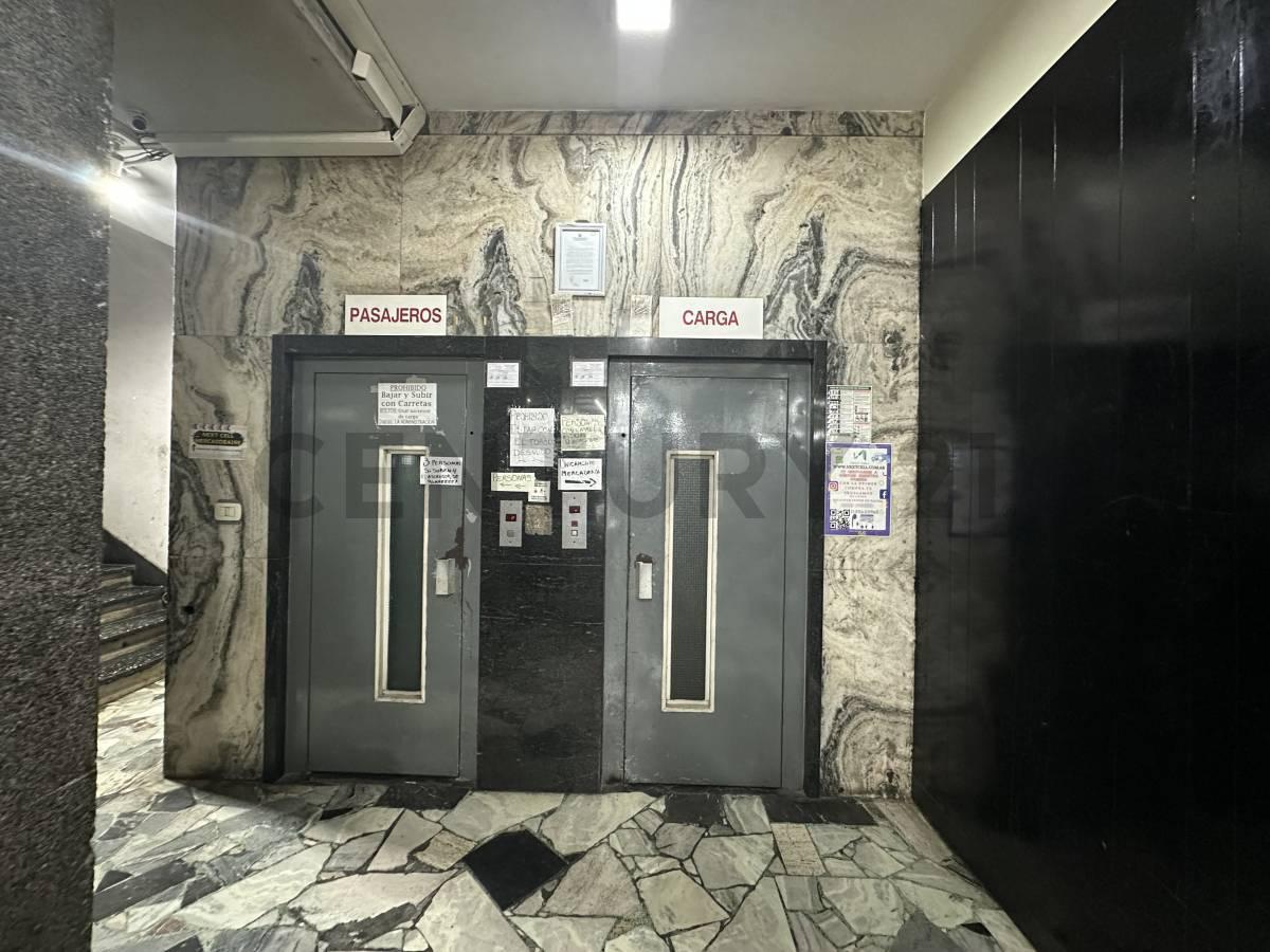 Venta Oficina en Once – Muy Luminosa, Ideal Para Depósito o Subdividir El Espacio. 5