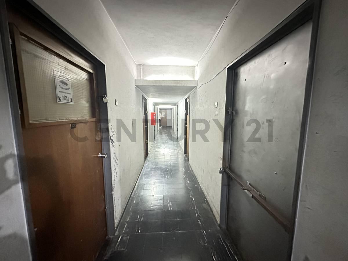 Venta Oficina en Once – Muy Luminosa, Ideal Para Depósito o Subdividir El Espacio. 3