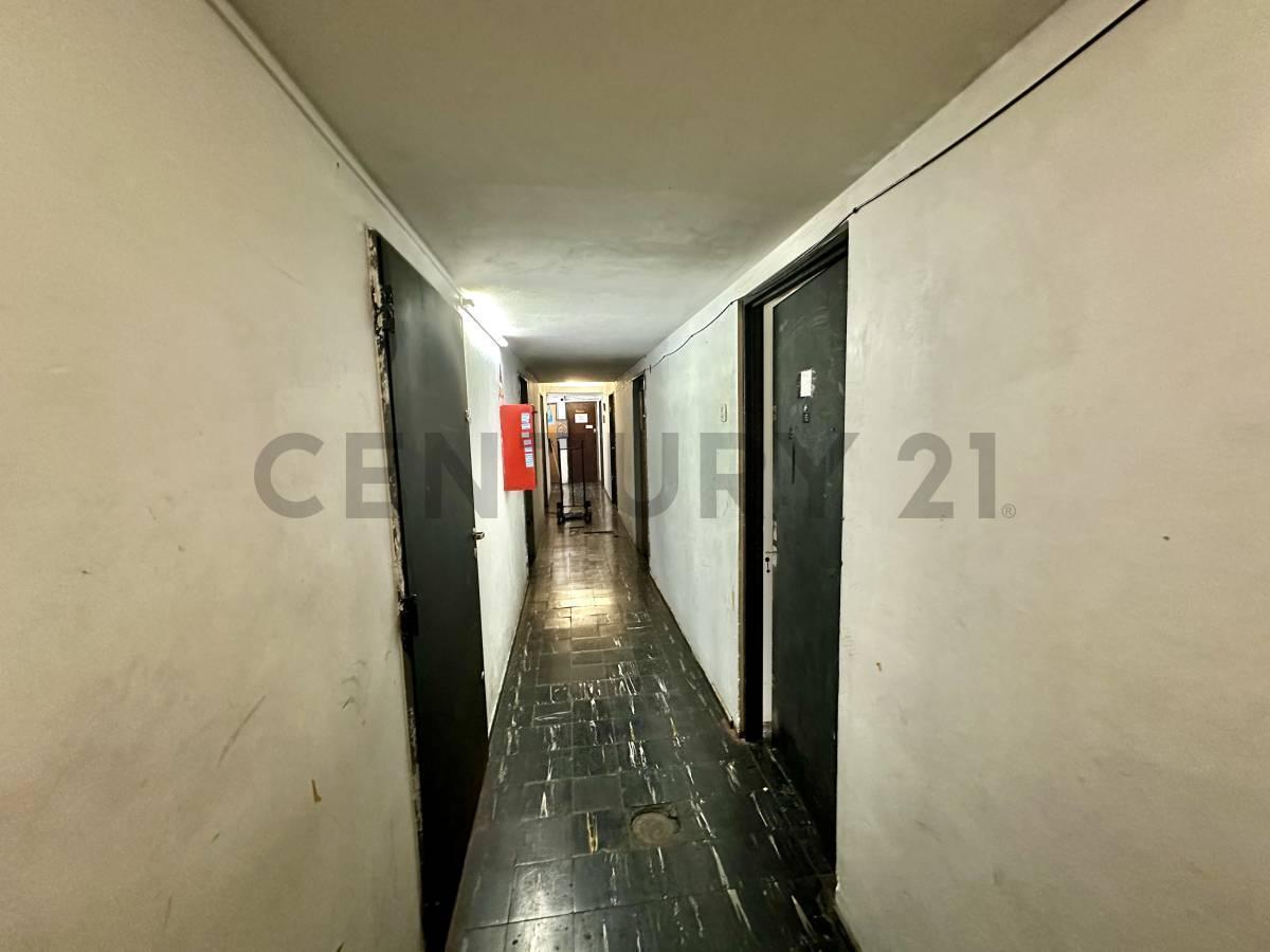 Venta Oficina en Once – Muy Luminosa, Ideal Para Depósito o Subdividir El Espacio. 2
