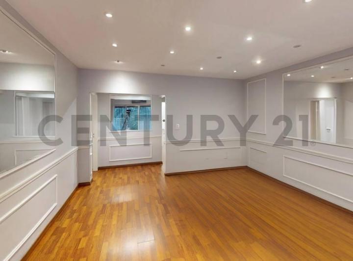 Venta Departamento 4 Ambientes con patio en Palermo Chico Amoblado con Cochera