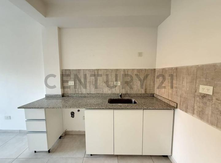 VENTA DEPARTAMENTO MONOAMBIENTE CON PATIO EN AVELLANEDA 1
