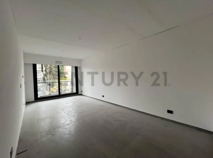 VENTA DEPARTAMENTO 4 AMBIENTES CON DEPENDENCIA EN FLORES EDIFICIO DE CATEGORÍA 2