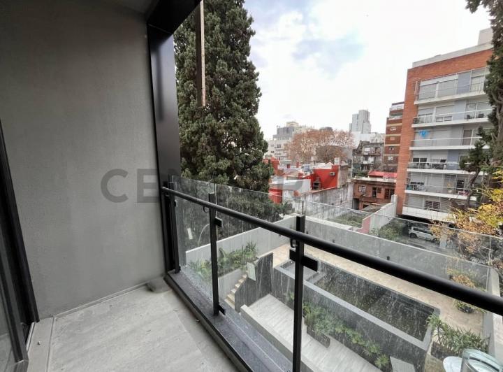VENTA DEPARTAMENTO 4 AMBIENTES CON DEPENDENCIA EN FLORES EDIFICIO DE CATEGORÍA 4