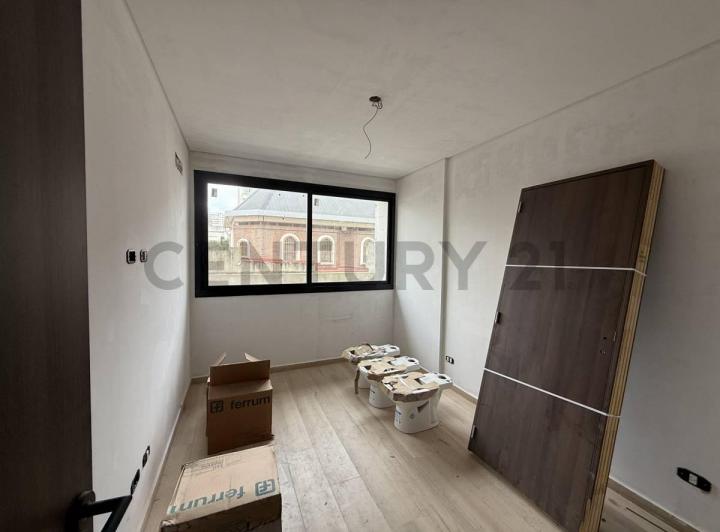 VENTA DEPARTAMENTO 4 AMB + DEPENDENCIA EN FLORES 3