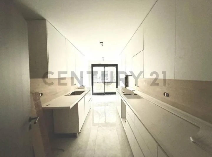 VENTA DEPARTAMENTO 4 AMB + DEPENDENCIA EN FLORES 1