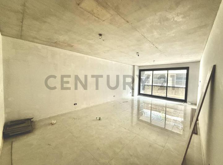 VENTA DEPARTAMENTO 4 AMB + DEPENDENCIA EN FLORES 4