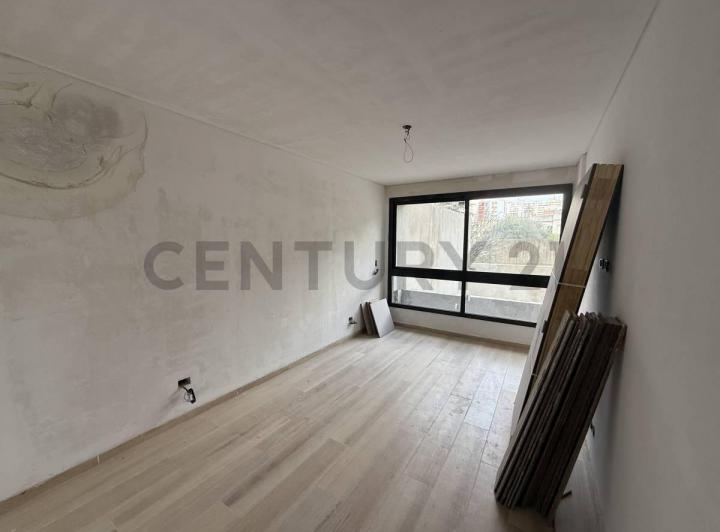 VENTA DEPARTAMENTO 4 AMB + DEPENDENCIA EN FLORES 2