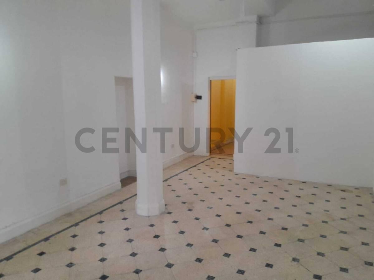 Foto de VENTA LOCAL COMERCIAL MULTIRUBRO A LA CALLE EN BALVANERA, imagen 3