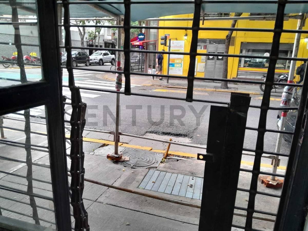 VENTA LOCAL COMERCIAL MULTIRUBRO A LA CALLE EN BALVANERA