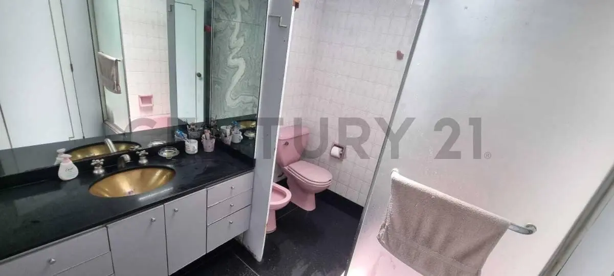 Venta casa 4 ambientes 318m2 lote propio con jardín y garage en Quilmes 8