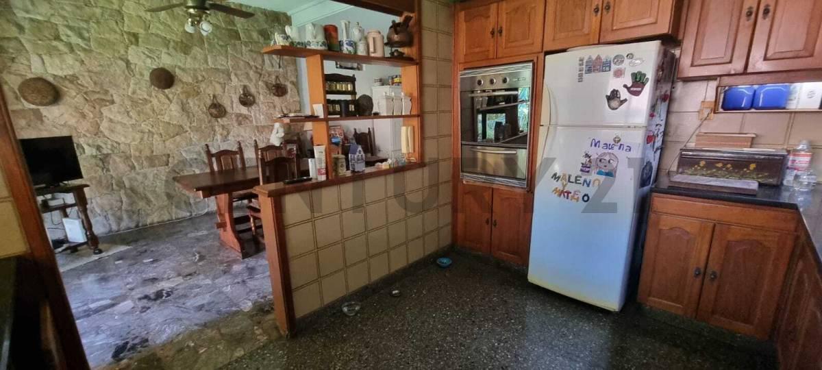 Foto de Venta casa 4 ambientes 318m2 lote propio con jardín y garage en Quilmes, imagen 4