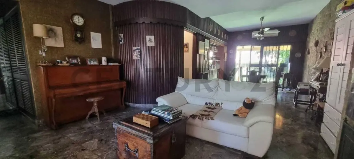 Venta casa 4 ambientes 318m2 lote propio con jardín y garage en Quilmes 5