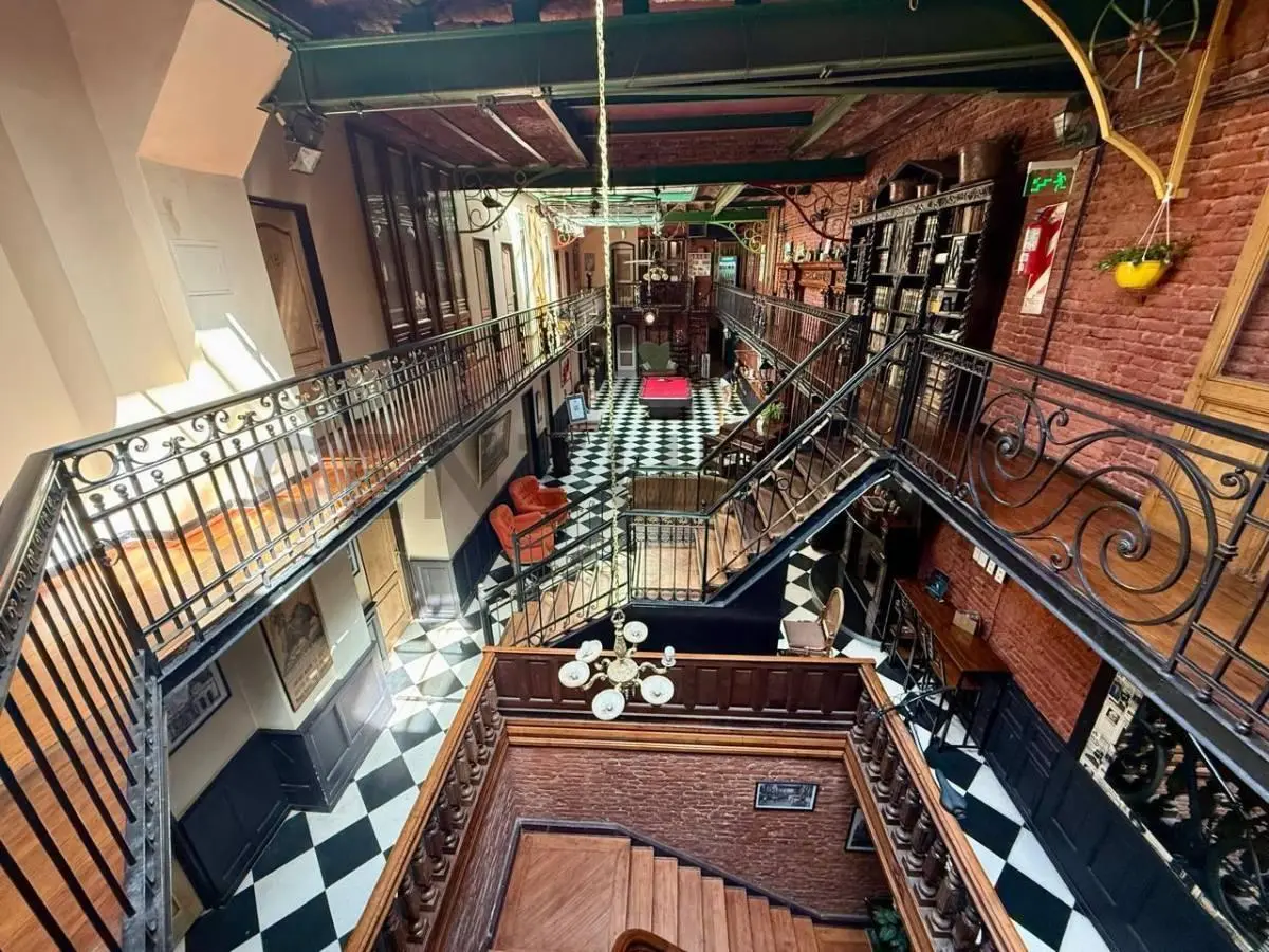 Venta de hotel ambientado y decorado de época, en Monserrat 3
