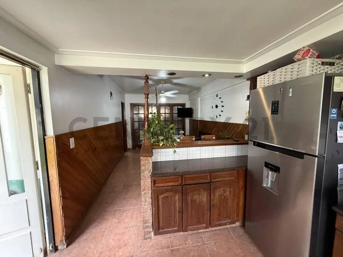 VENTA CASA 4 AMBIENTES CON GARAGE Y JARDÍN EN BURZACO 5