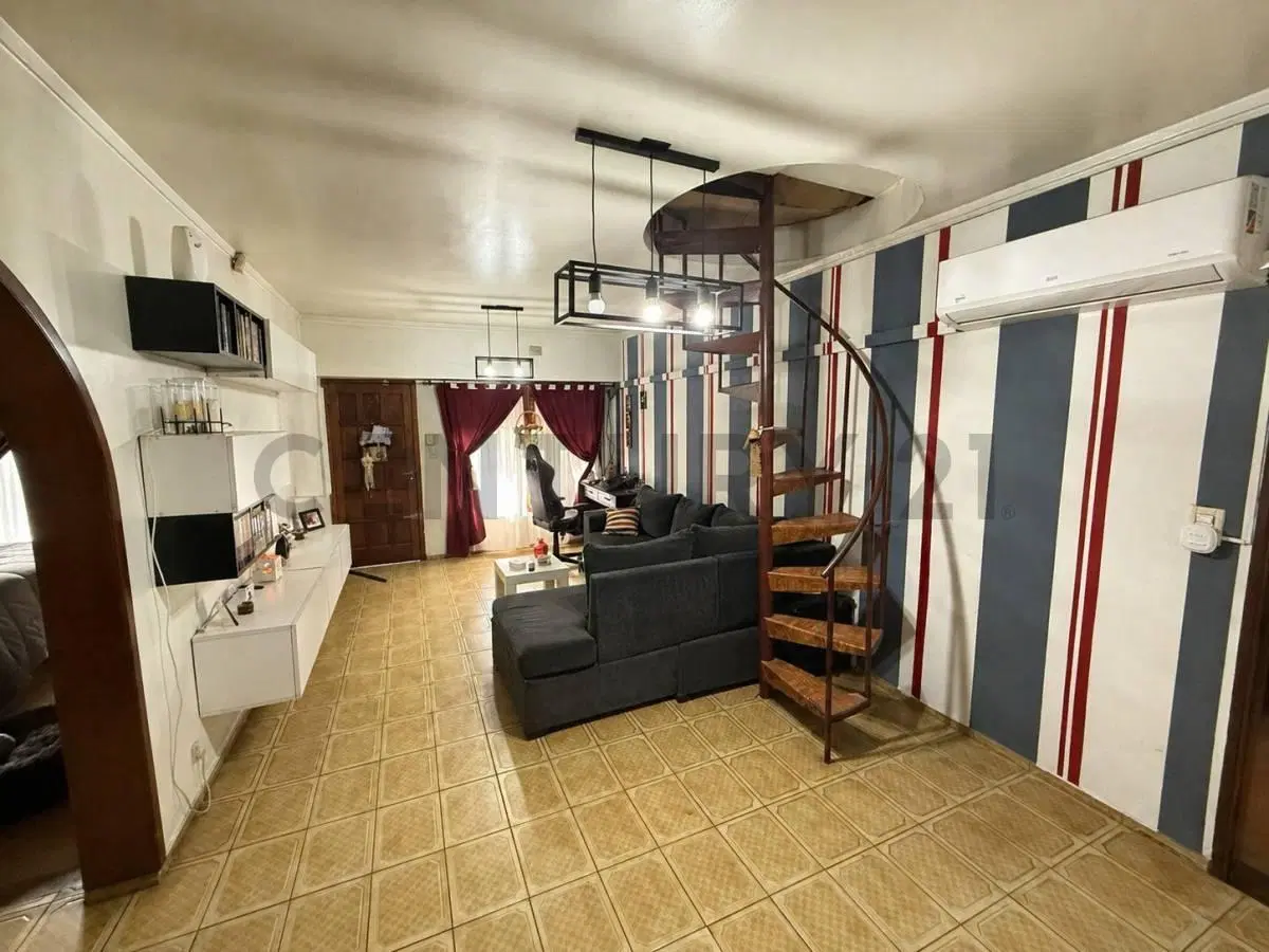 VENTA CASA 4 AMBIENTES CON GARAGE Y JARDÍN EN BURZACO 4