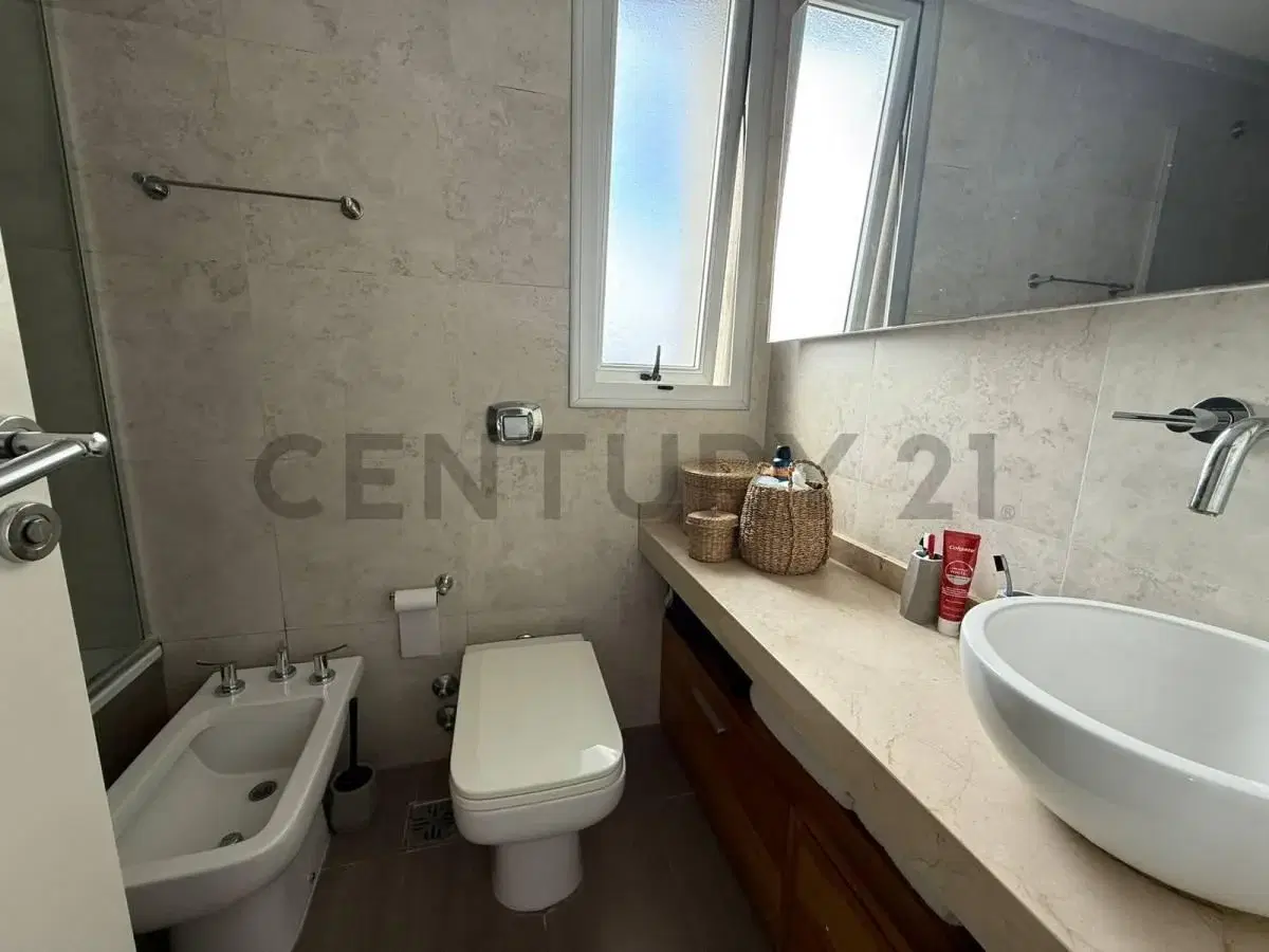 VENTA DEPARTAMENTO DE 2 AMBIENTES CON COCHERA FRENTE AL PARQUE CENTENARIO 3
