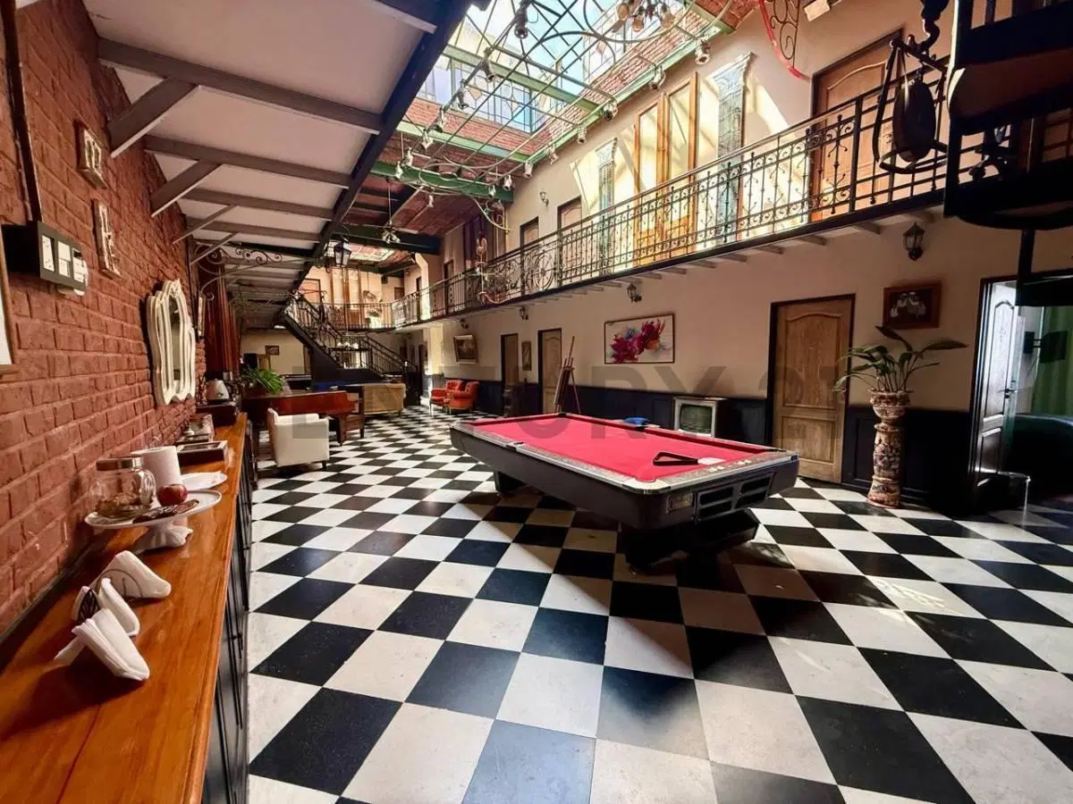 Alquiler de hotel ambientado y decorado de época, en Monserrat 3