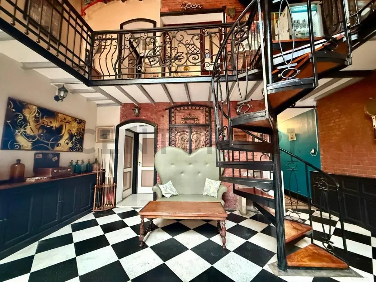 Alquiler de hotel ambientado y decorado de época, en Monserrat 5