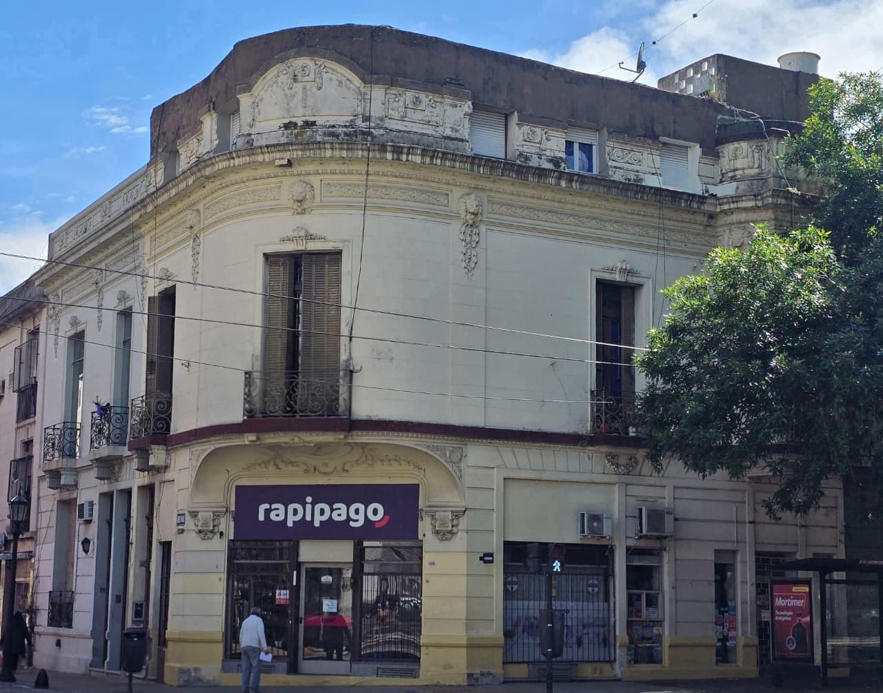 Venta Hotel con Renta y Locales Comerciales en  San Telmo, Excelente Ubicación