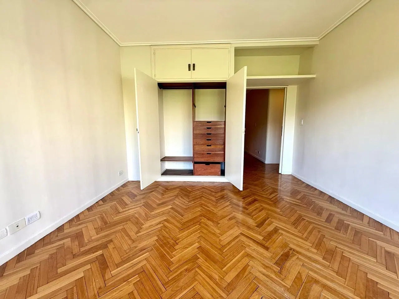 Venta departamento 3 ambientes y dependencia de servicio en Retiro 3