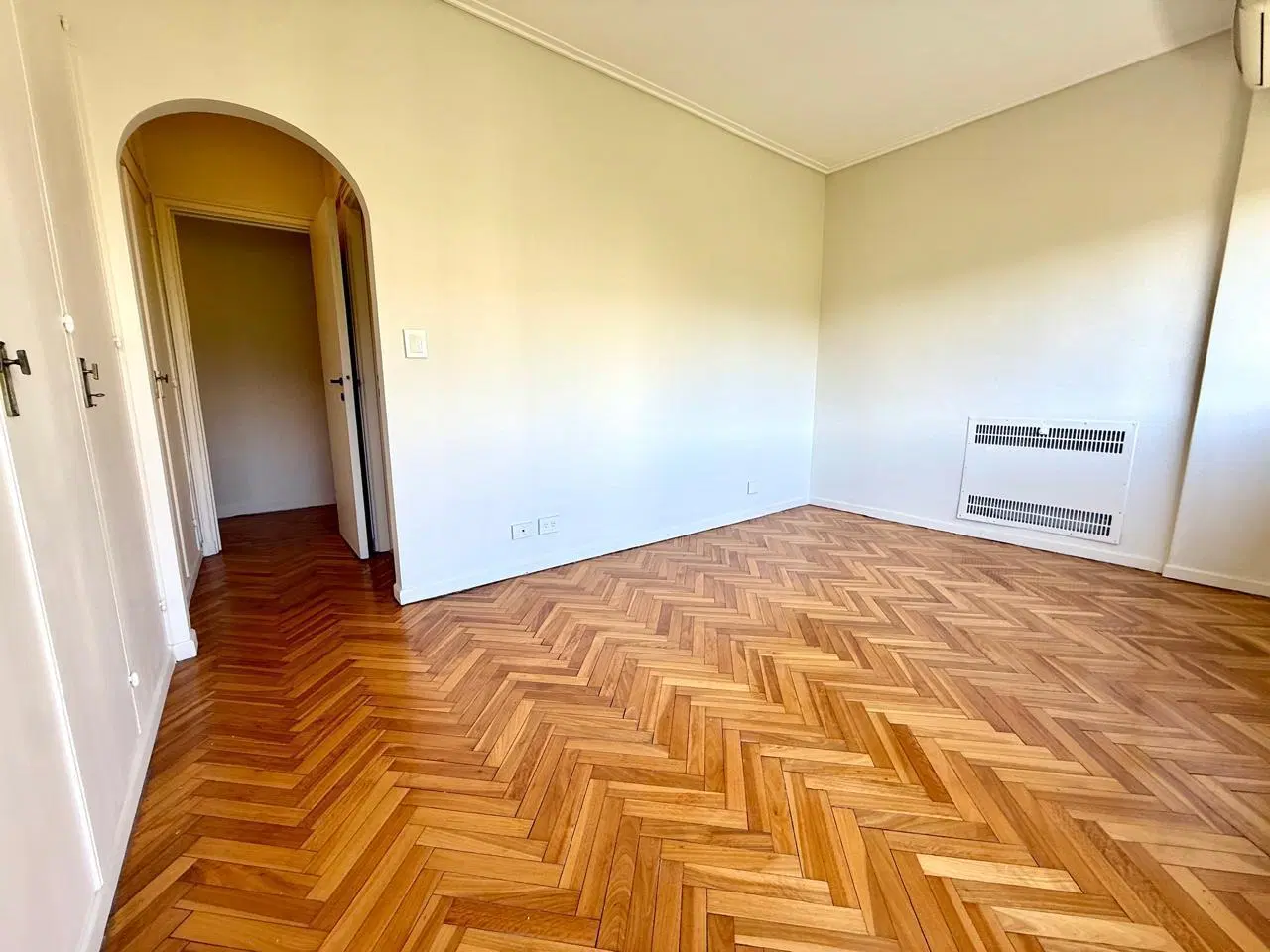 Venta departamento 3 ambientes y dependencia de servicio en Retiro 5