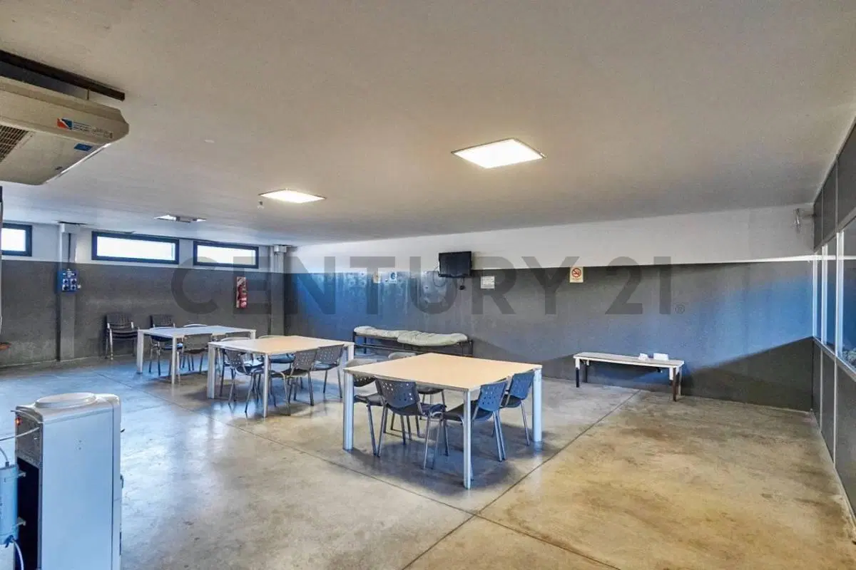 ALQUILER DE DEPOSITO CON OFICINAS EN BARRACAS CON ENTRADA POR DOS CALLES 5