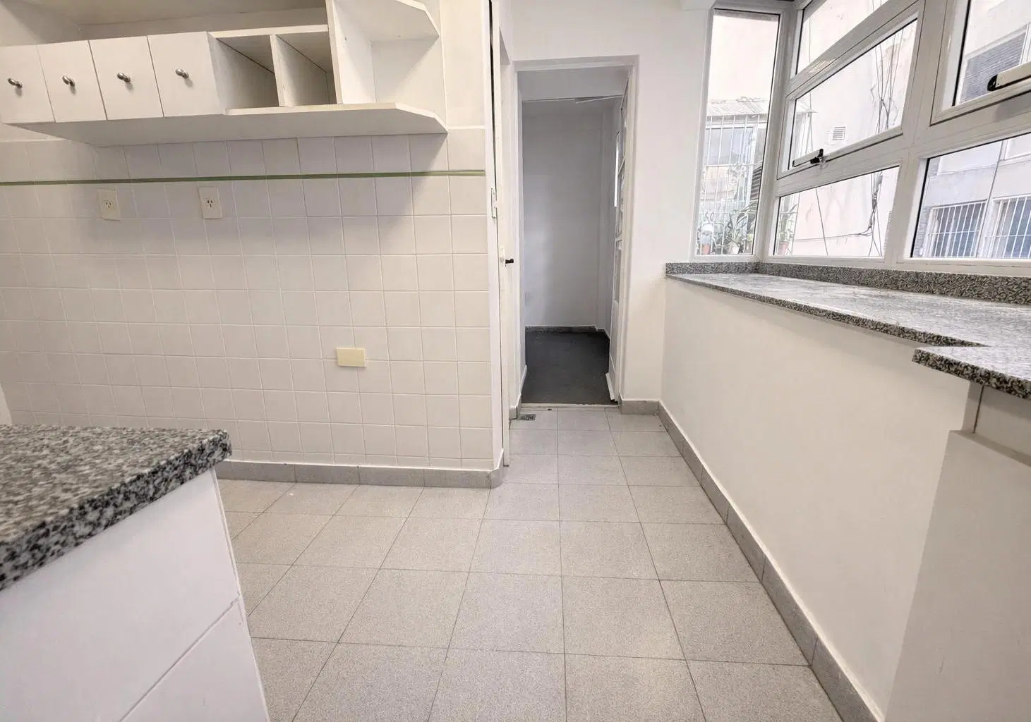 VENTA DEPTO 4 AMB DEPENDENCIA COCHERA EN BARRIO NORTE 4