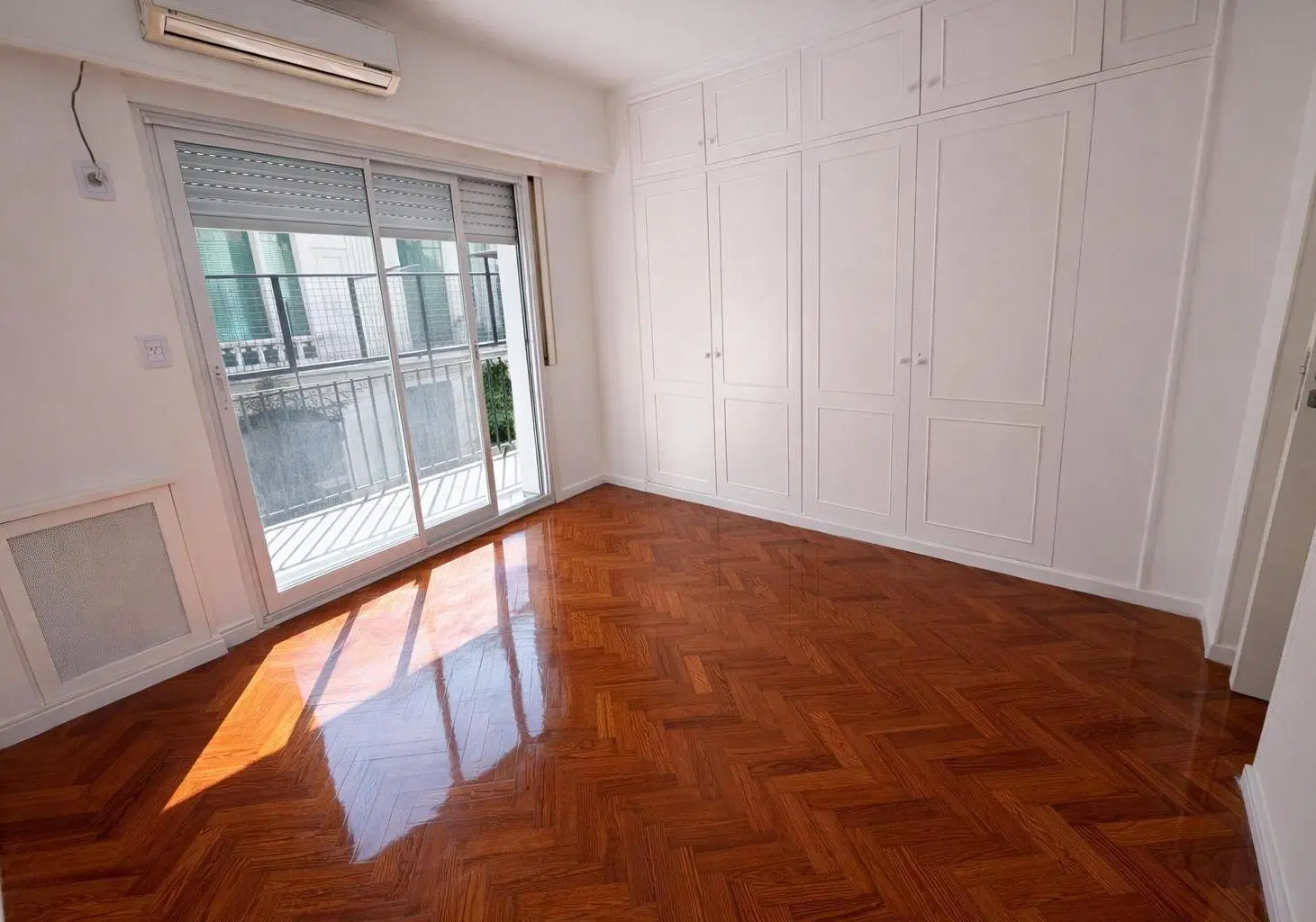 VENTA DEPTO 4 AMB DEPENDENCIA COCHERA EN BARRIO NORTE 8