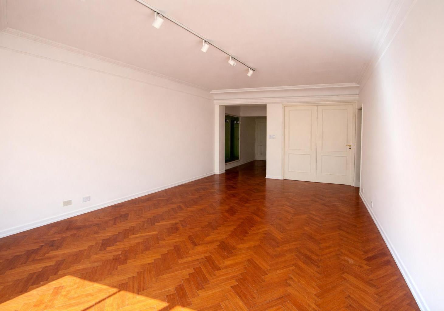 VENTA DEPTO 4 AMB DEPENDENCIA COCHERA EN BARRIO NORTE