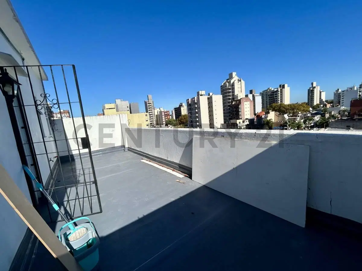 VENTA DUPLEX 4 AMBIENTES REFACCIONADO CON TERRAZA PROPIA 2