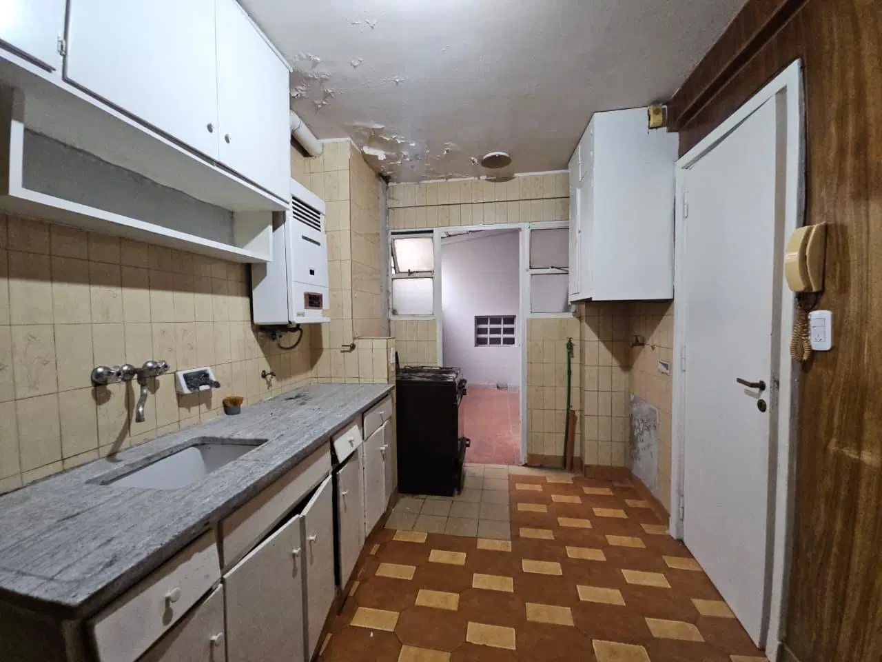 Venta departamento 3 Ambientes con Patio – A Refaccionar- en Constitución 4