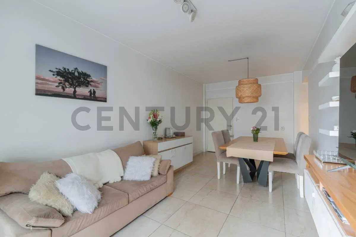 VENTA DEPARTAMENTO DE 3 AMBIENTES CON PATIO +ESPACIO ESCRITORIO + COCHERA EN COLEGIALES 2