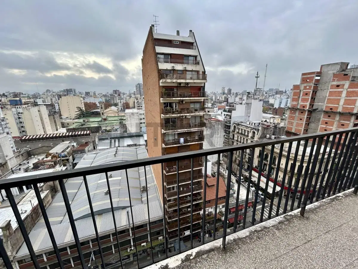 VENTA DE DEPARTAMENTO 3 AMBIENTES CON DEPENDENCIA Y COCHERA EN ALMAGRO 4