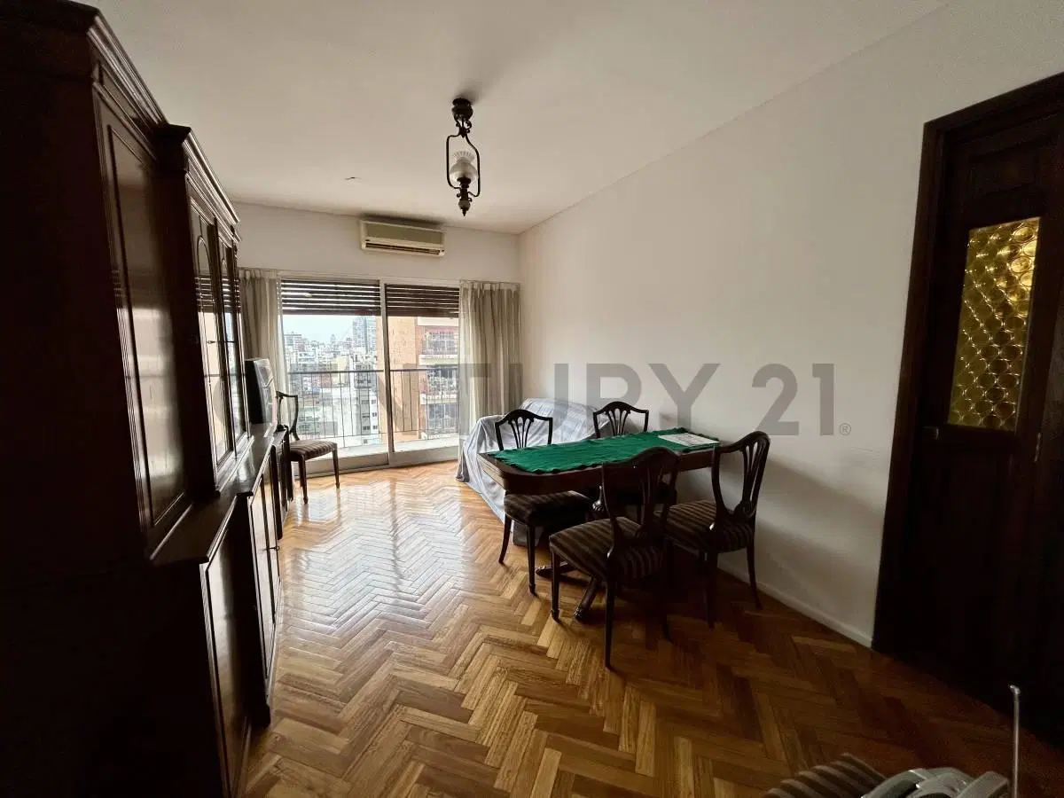 VENTA DE DEPARTAMENTO 3 AMBIENTES CON DEPENDENCIA Y COCHERA EN ALMAGRO 2