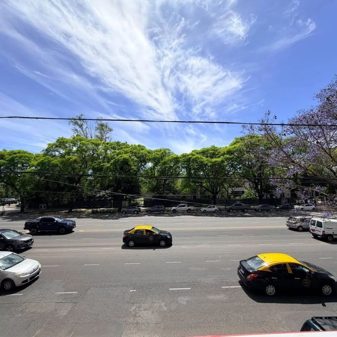 VENTA DEPTO 4 AMBIENTES CON COCHERA A REFACCIONAR PRIMER PISO EN BELGRANO 4