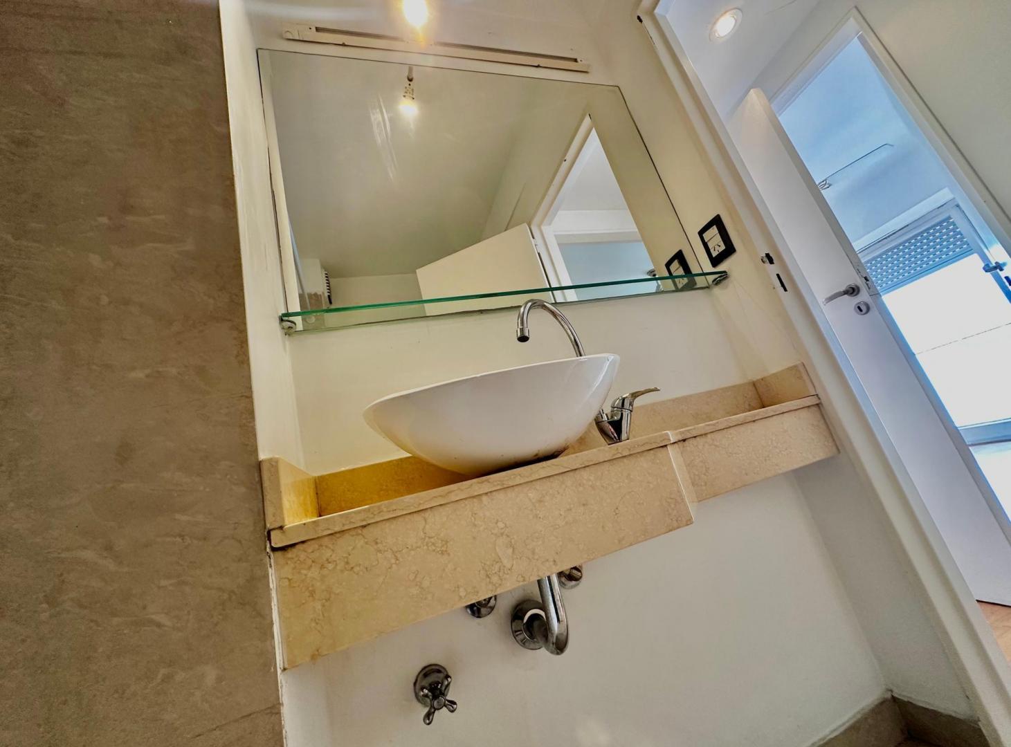 VENTA SEMI PISO DEPARTAMENTO 3 AMBIENTES CON VISTA AL RIO PALIER PRIVADO LAS CAÑITAS PALERMO SUPER