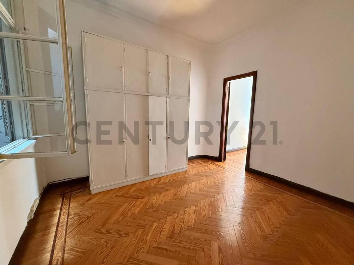 Foto de Venta departamento 3 ambientes + dependencia/escritorio en Recoleta, imagen 2