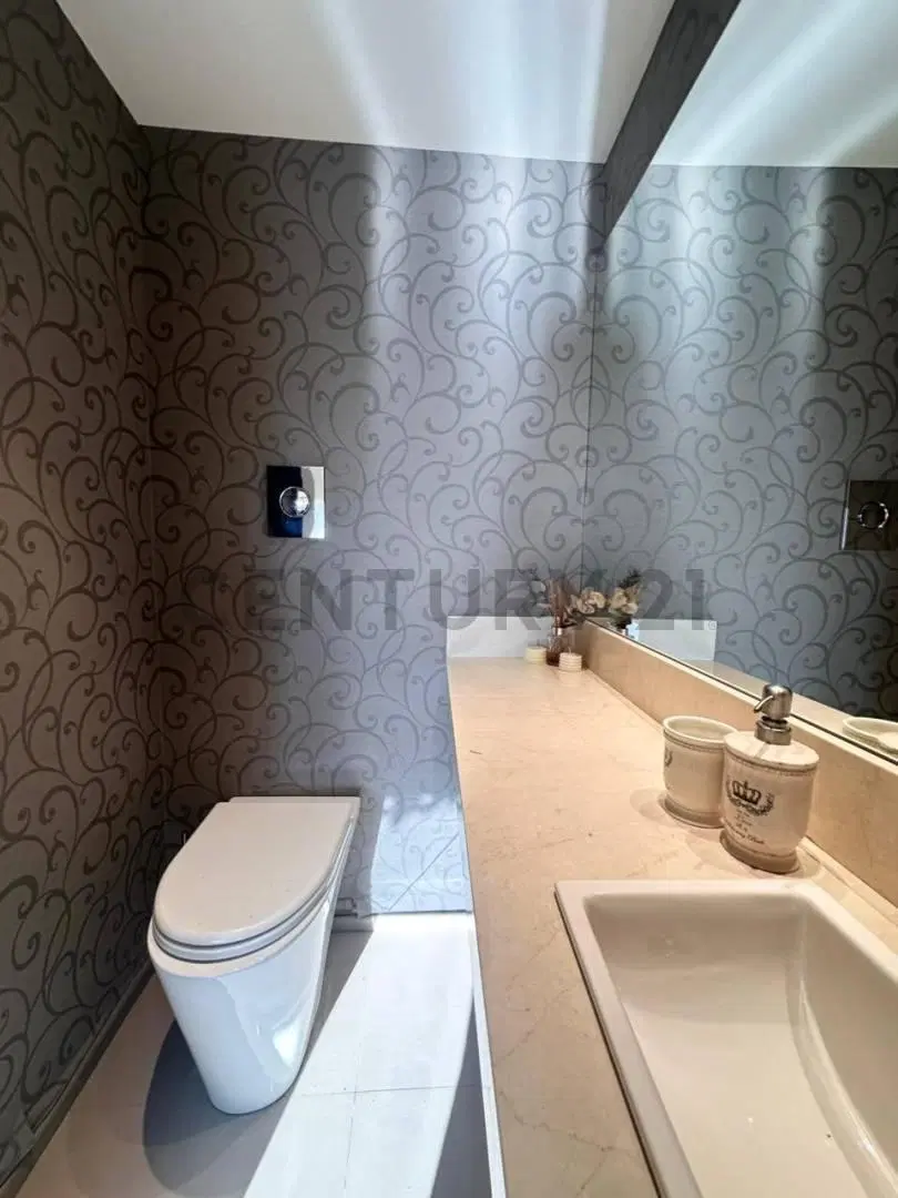 VENTA DEPARTAMENTO  3 AMBIENTES  REFACCIONADO CON DEPENDENCIA, COCHERA FIJA, CUBIERTA  Y BAULERA 4