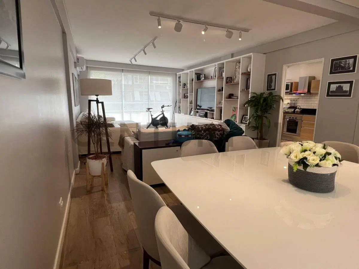 Venta Departamento 4 Ambientes con dependencia y cochera de Categoría en Flores 5