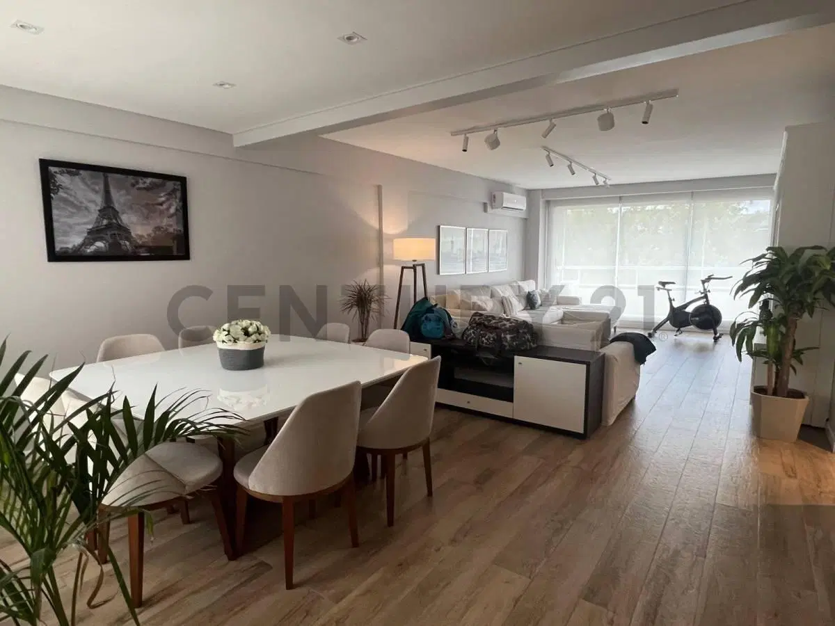 Venta Departamento 4 Ambientes con dependencia y cochera de Categoría en Flores 4