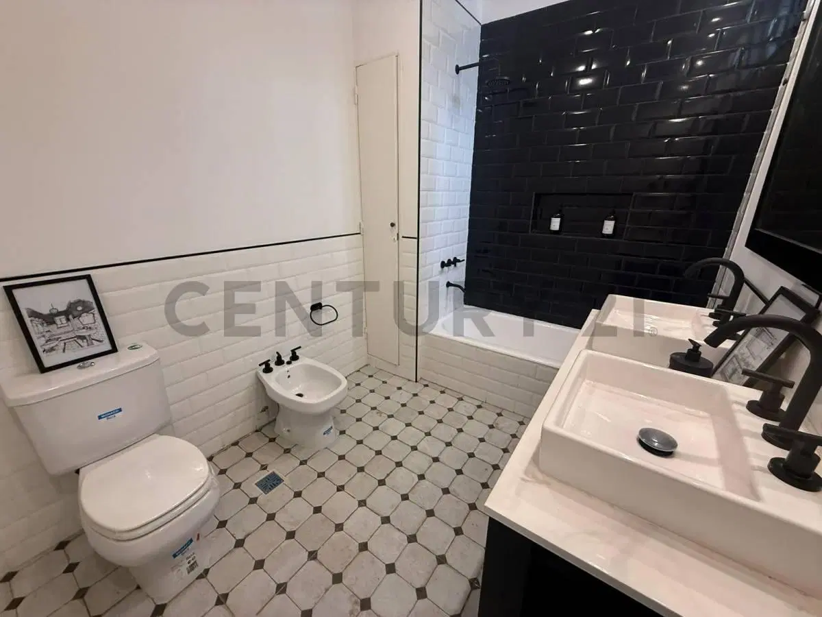 VENTA DÚPLEX 3 AMBIENTES CON BALCÓN Y PATIO EN FLORES 2