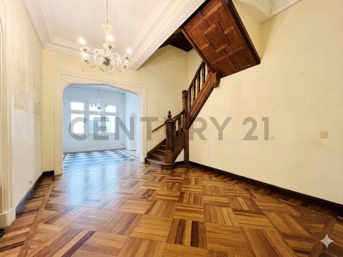 Venta Casa 10 Ambientes en Belgrano con garaje pileta y patio PLANT BAJA Y DOS PISOS 4
