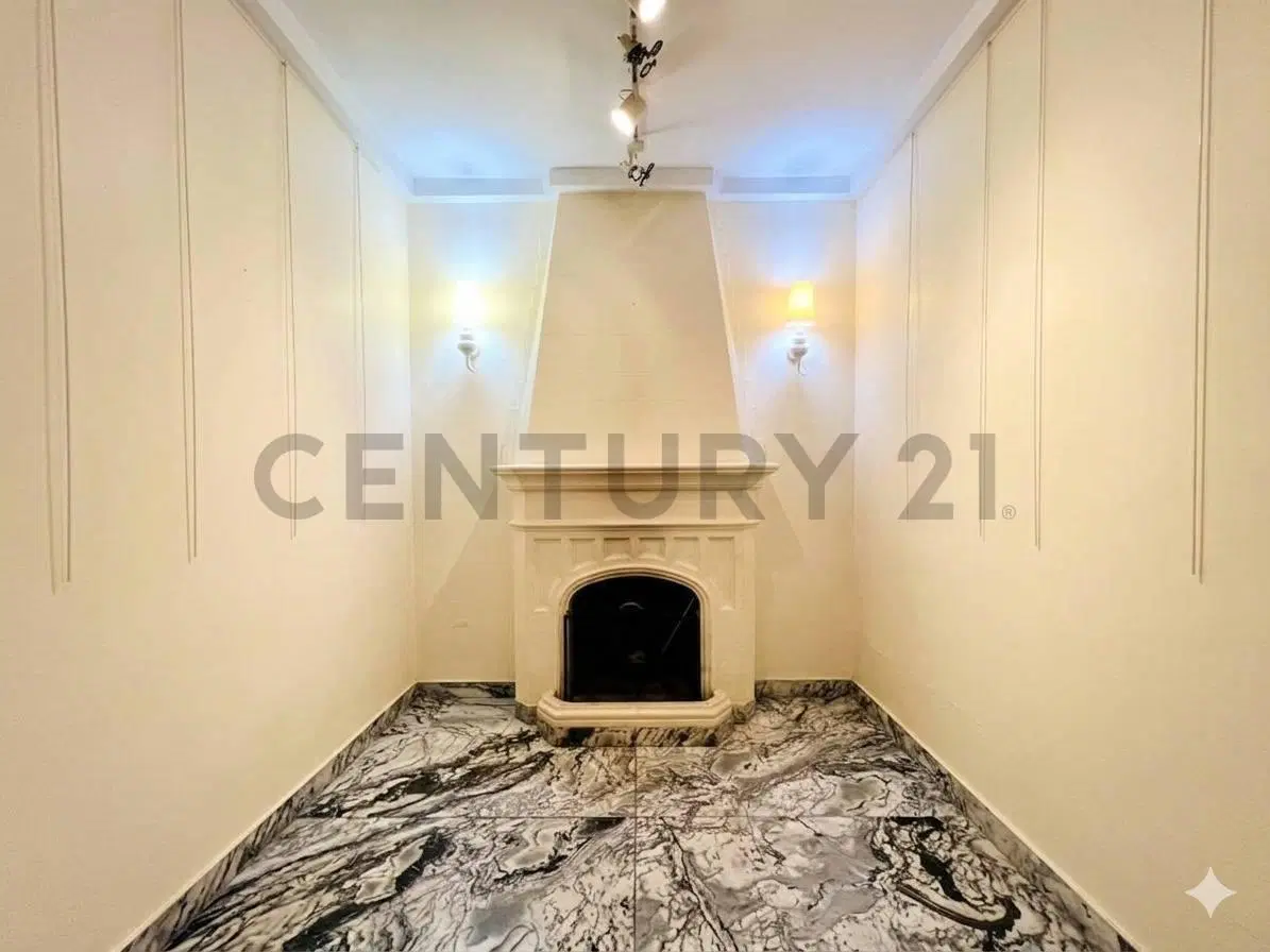 Venta Casa 10 Ambientes en Belgrano con garaje pileta y patio PLANT BAJA Y DOS PISOS 5