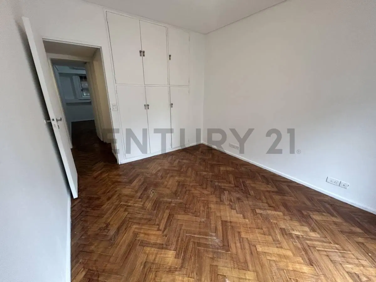 Venta Departamento 4 Ambientes en Recoleta con Cochera y Dependencia 3